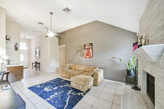 Photo - 15519 Montesa Dr