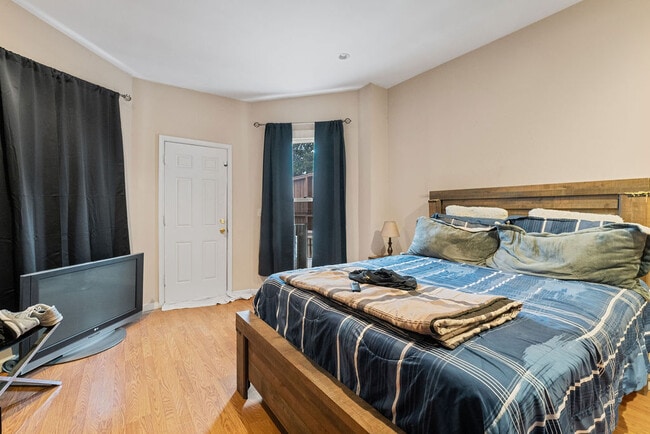 Photo - 2124 Bolton St Unit 2