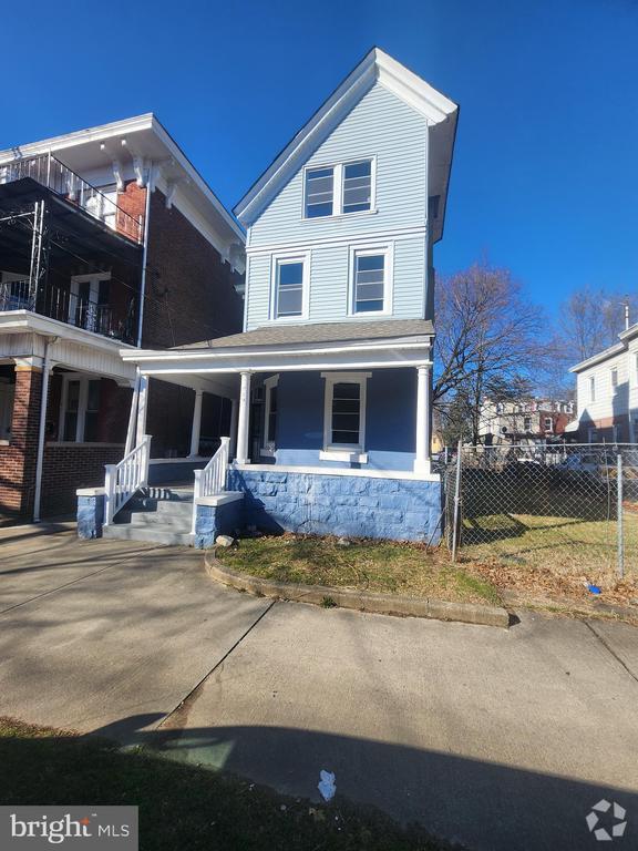 Building Photo - 729 Monmouth St Rental