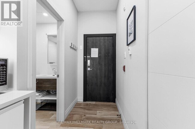 Photo - 201 MacLaren St Unit 2