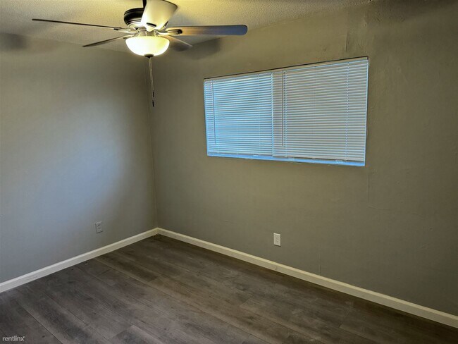 Photo - 2 br, 1 bath 4plex - 1521 East Barbour Str...
