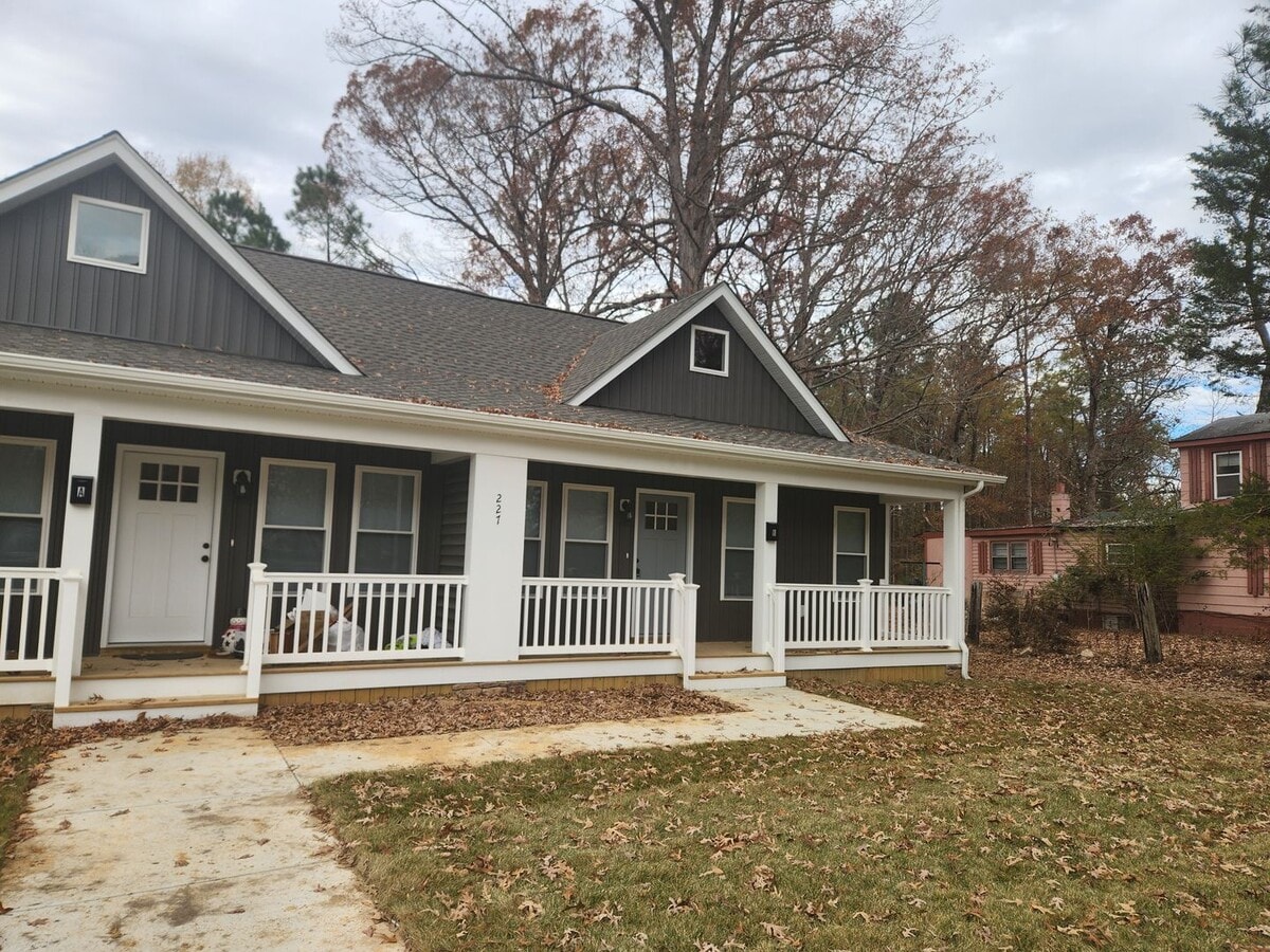 Blackstone 2 Bed 1 Bath Newer Duplex-Convenient to Fort Pickett - Blackstone 2 Bed 1 Bath Newer Duplex-Convenient to Fort Pickett