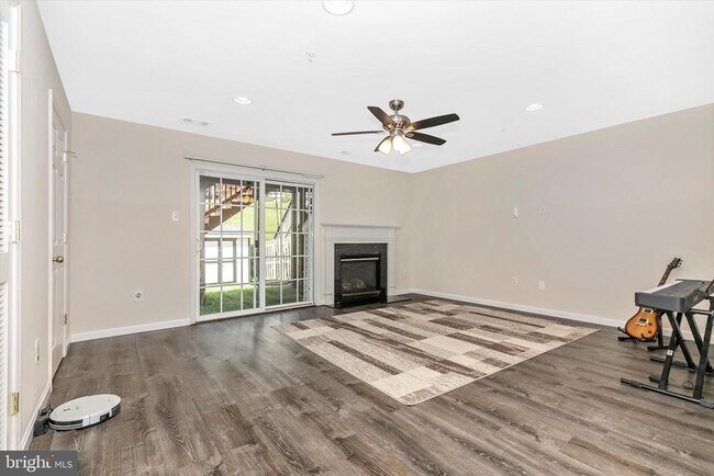 Photo - 1742 Trestle St