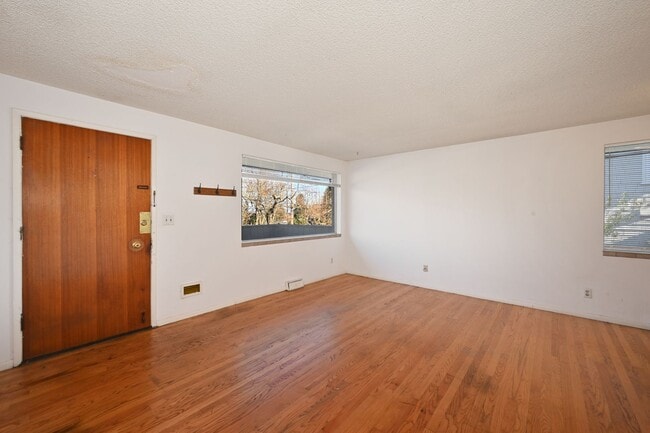Photo - Mcgraw Triplex Unit 321