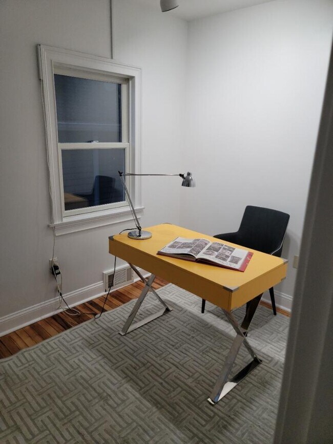 Photo - Spacious 5 Bed 2 Full Bath