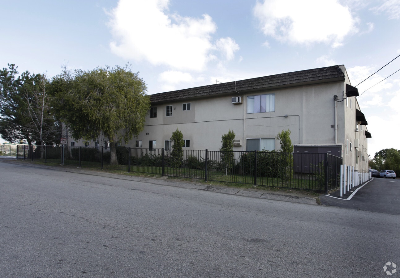 Photo - 13060 Victory Blvd