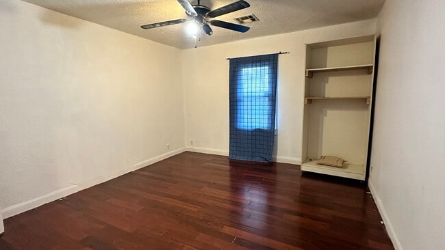 Photo - 802 N Kickapoo Ave