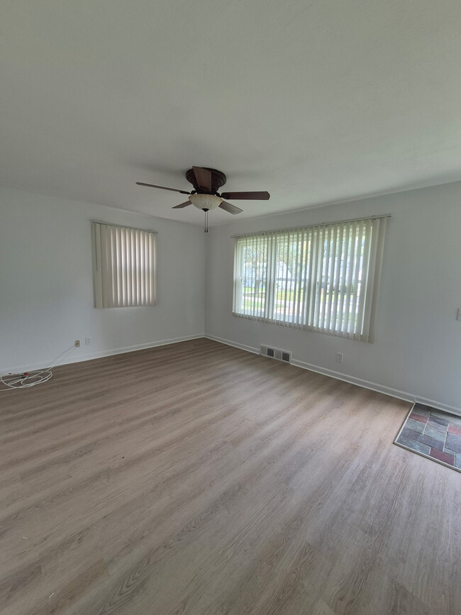 127 Newton Rd