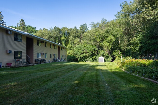 Rolling Pines Apartments