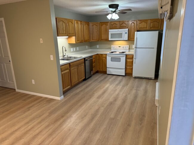 Building Photo - 615 11th Street Southwest Unit 101