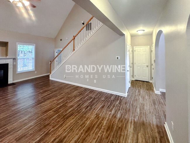 Photo - 527 Greyhawk Way