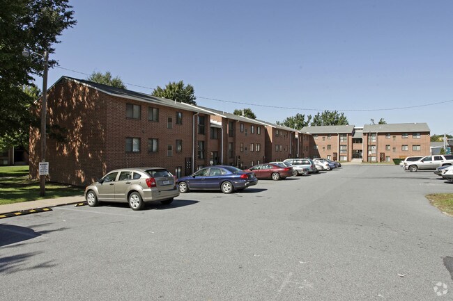 Cumberland Court - Cumberland Court Apartments