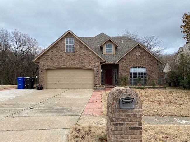 Two-Story Home, 4-5 bedrooms, 2.5 bathroom... - Two-Story Home, 4-5 bedrooms, 2.5 bathroom...
