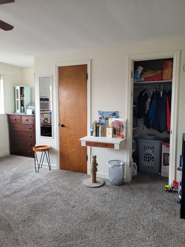 Photo - 343 1/2 S. Main Unidad 1