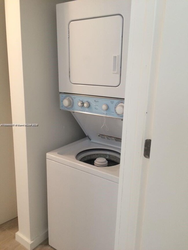 Photo - 1611 Meridian Ave Unidad 307