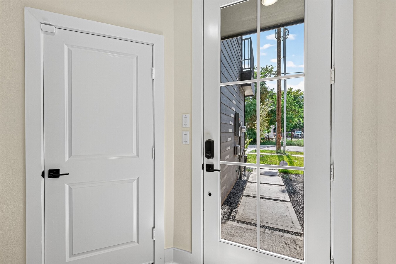 Photo - 3315 Daphne St