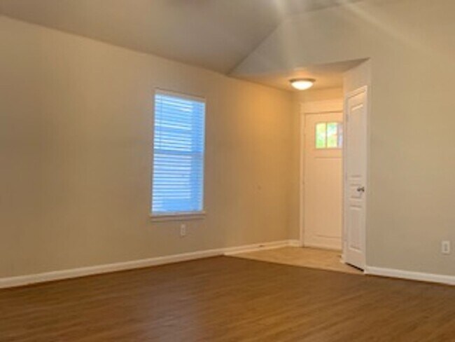 Photo - 4 bedroom-NWIS- 1 month Free rent!!