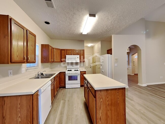 Photo - 501 Gables Ct