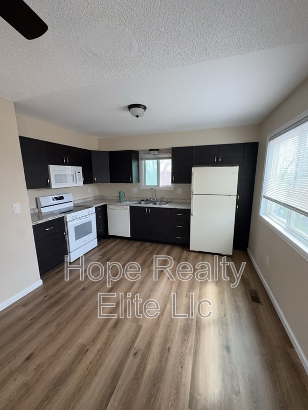 Photo - 1227 N Chestnut St