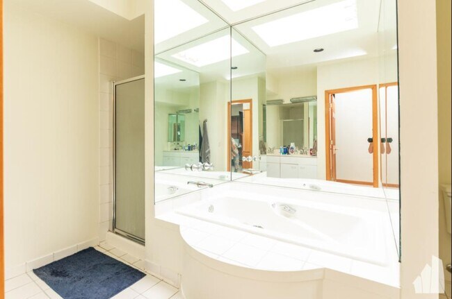 Photo - 2 bedroom in Chicago IL 60657 Unit B