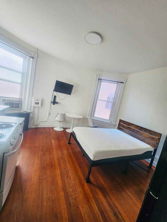 Photo - 1702 16th St NW Unit 3