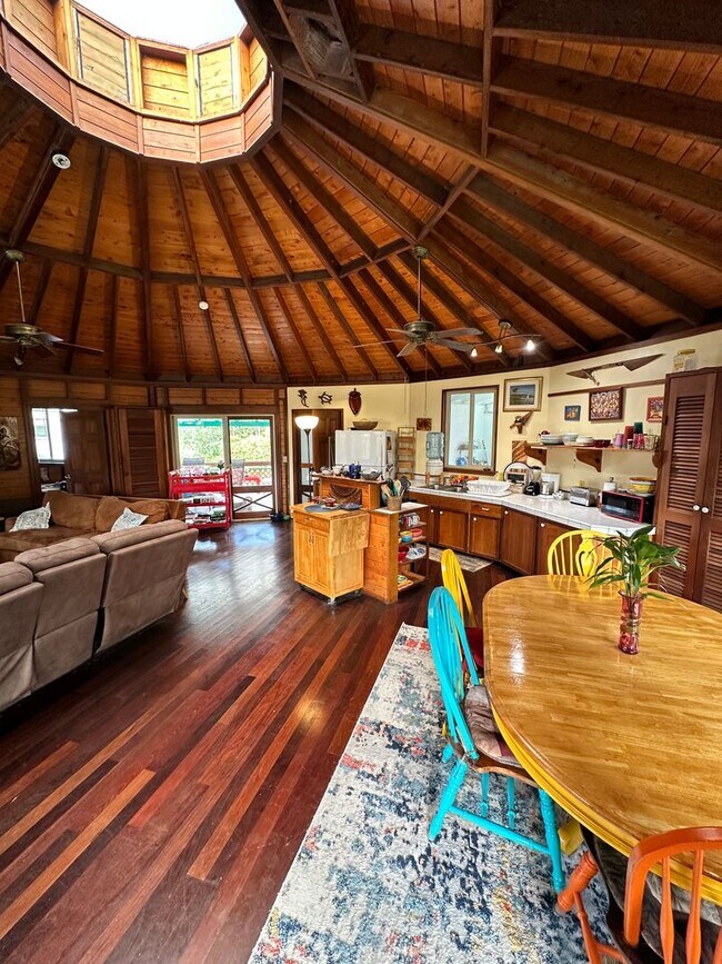 Photo - Island-Style Living in Hawaiian Paradise Park