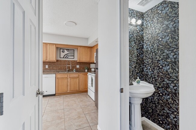 Photo - 2301 Primrose Dr