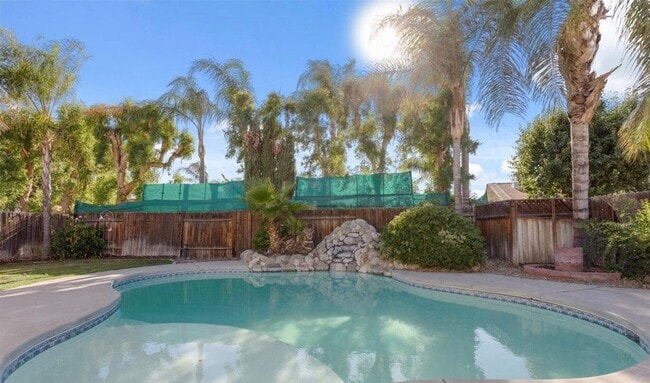 Photo - NW-Bakersfield  3 bed/2 bath with pool