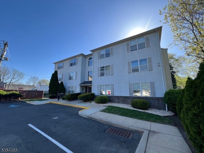 Photo - 1270 N Broad St House