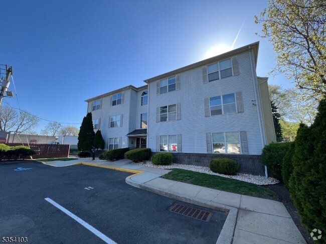 Building Photo - 1270 N Broad St Rental