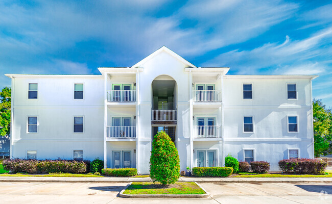 Building Photo - Legacy at Beach Club Rental