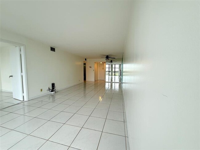 Photo - 800 Parkview Dr Unit 903