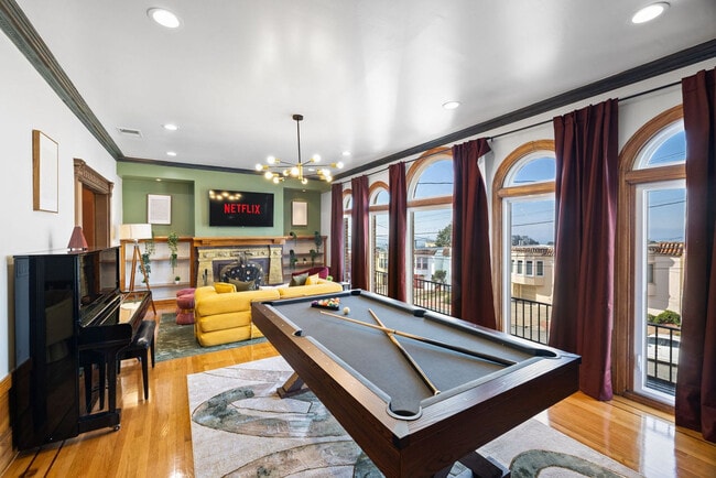 Building Photo - 2216 18th Ave Unit ID1369226P