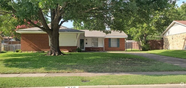 Building Photo - 616 Cambridge Dr Rental