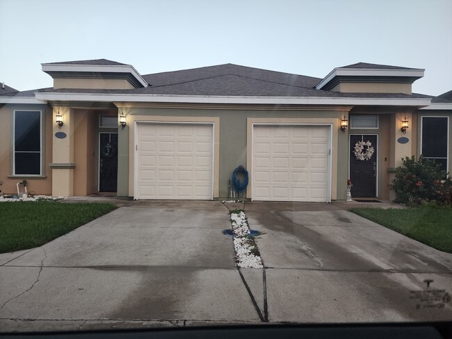 Photo - 722 Wellington Ave