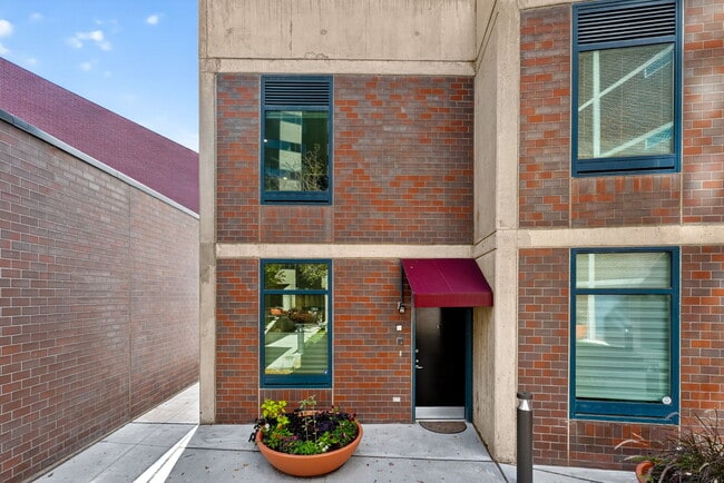 Photo - 1350 Lawrence St Unidad 2H