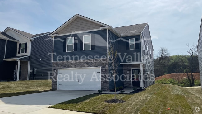 Building Photo - Enjoy the amenities in this  4 bedroom, 2.... Rental