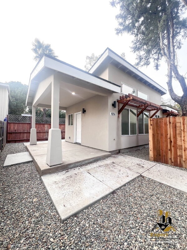 Building Photo - 125 B St