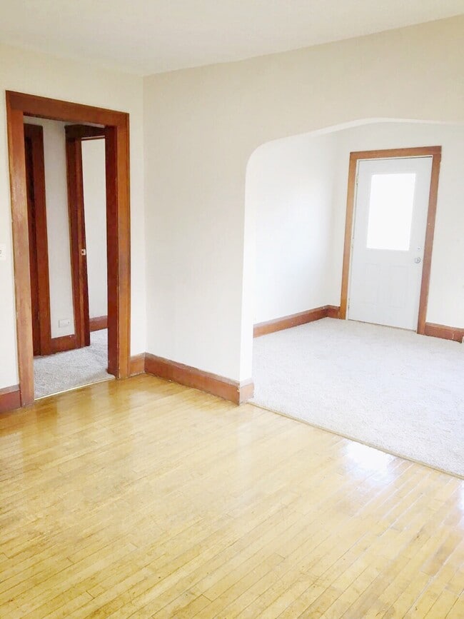 Photo - 496 Maryland Ave W