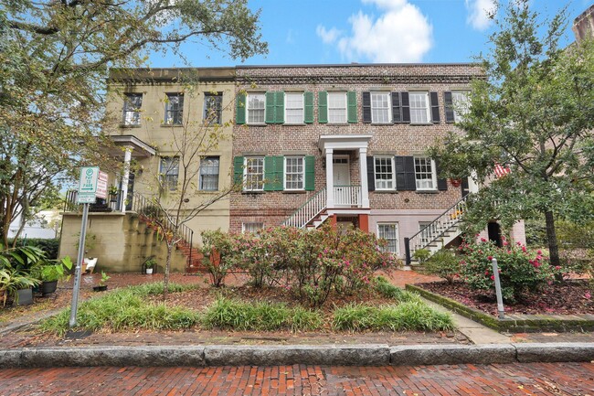 Fully Restored Historic Row House on the m... - Fully Restored Historic Row House on the m...