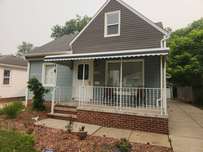Photo - 2506 Torrington Ave