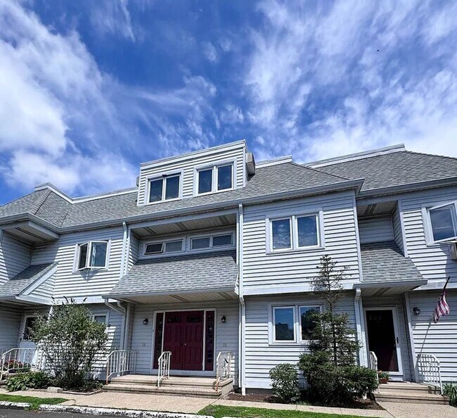 Building Photo - 678 Savin Ave Unit 2D