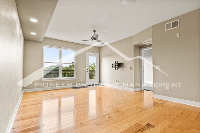 Photo - Gorgeous Condo with Mountain Views and Washer/Dryer Unidad 602