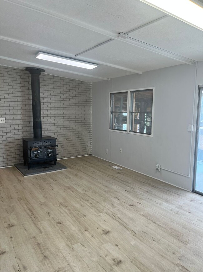 Photo - 355 E 400 S