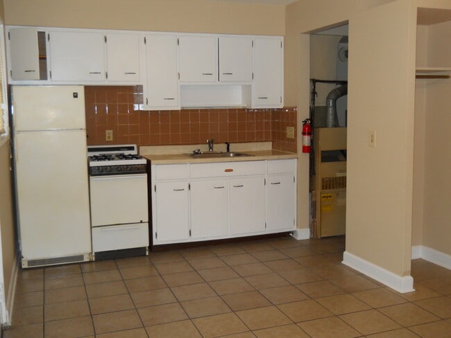 Building Photo - 796 W Market St Unit #A Rental