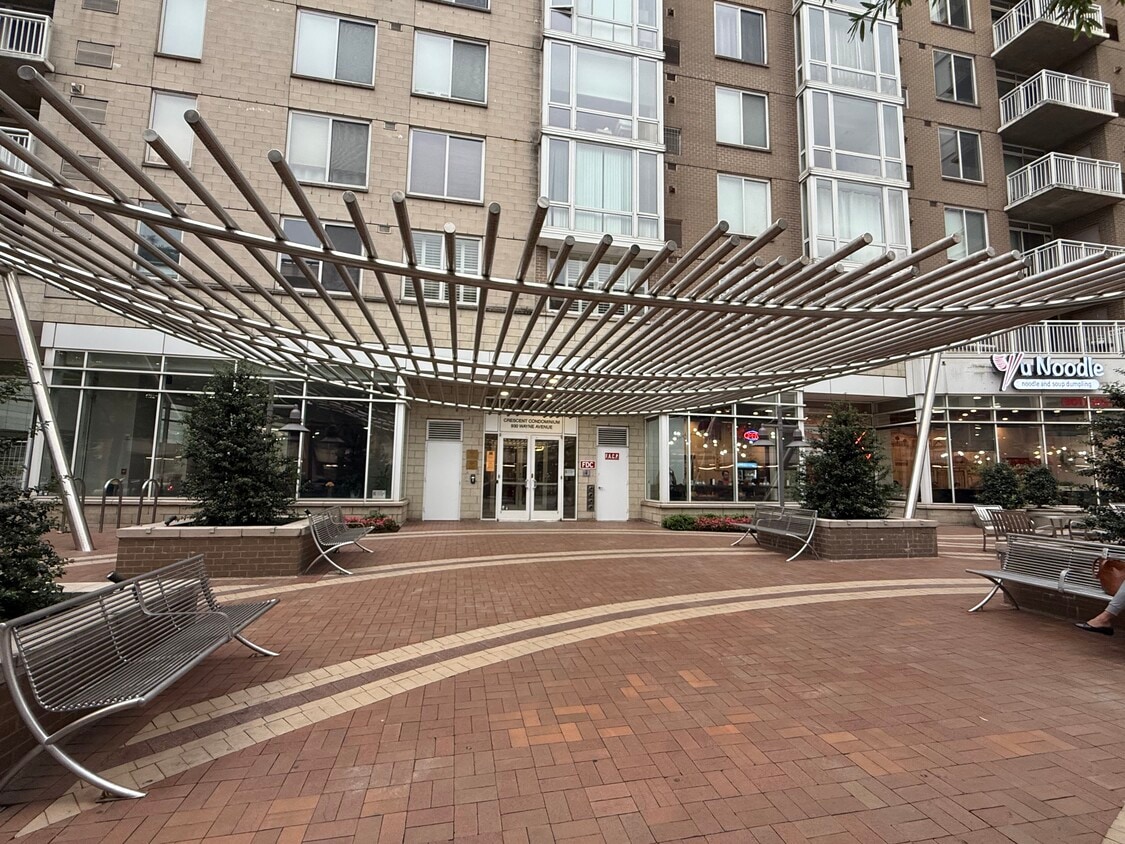 Building - 930 Wayne Ave (Silver Spring, MD)