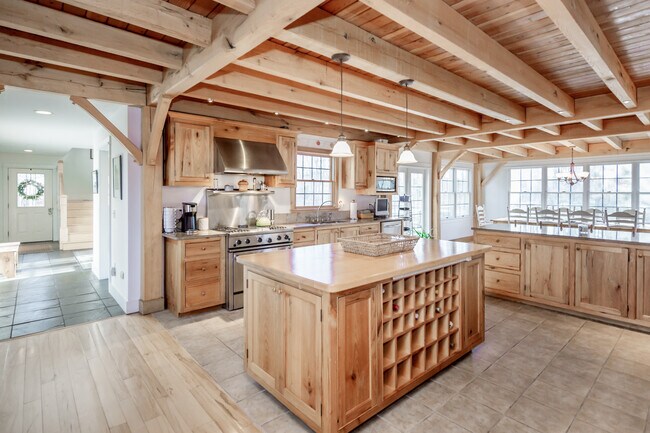 Photo - 221 Merchants Path