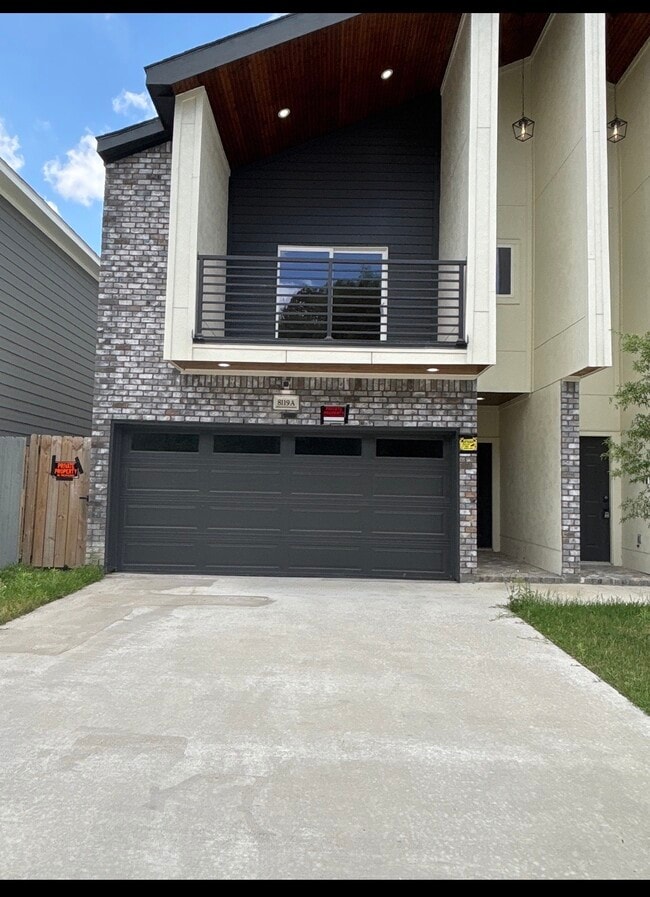 Building Photo - 8119 Venus St