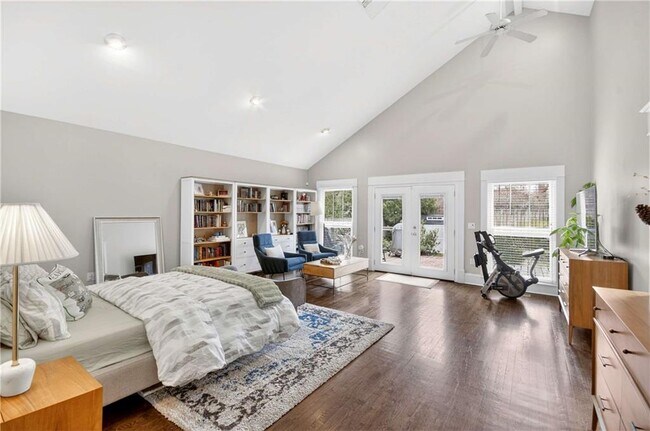 Photo - 865 Monroe Cir NE