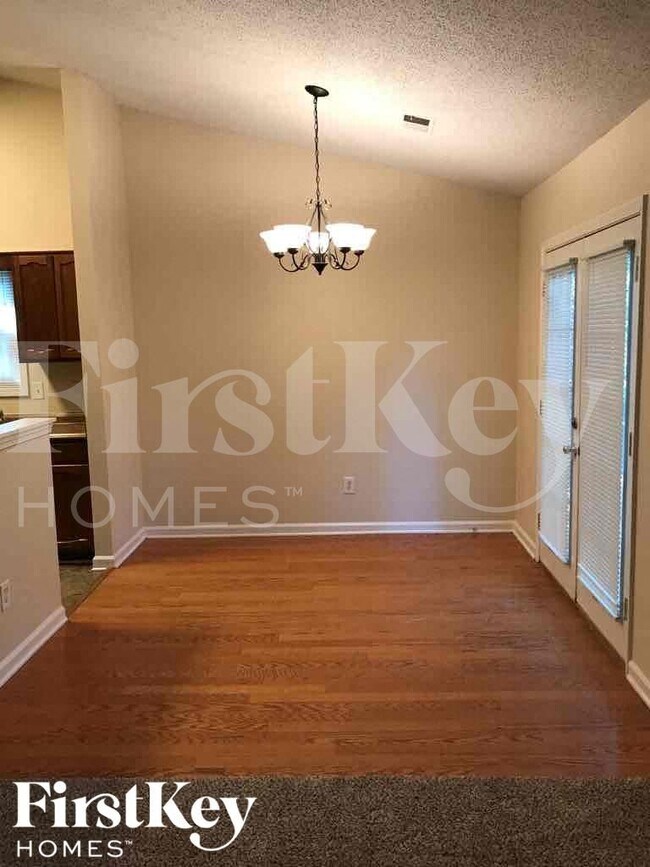 Photo - 5334 Memorial Ln SW